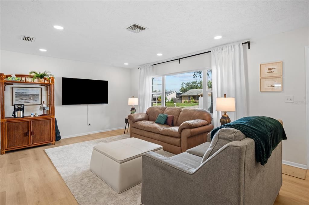 En Venta: $529,900 (3 camas, 2 baños, 1477 Pies cuadrados)