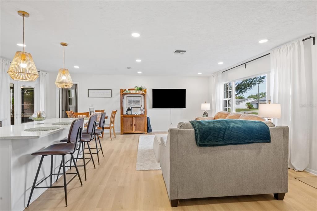 En Venta: $529,900 (3 camas, 2 baños, 1477 Pies cuadrados)