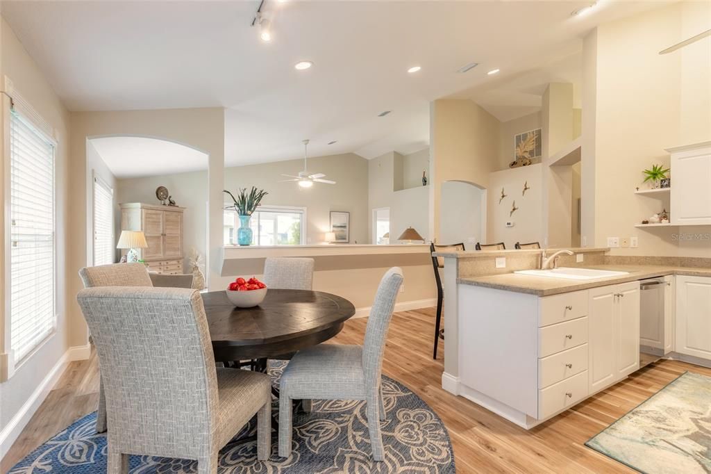 En Venta: $349,700 (3 camas, 2 baños, 1577 Pies cuadrados)