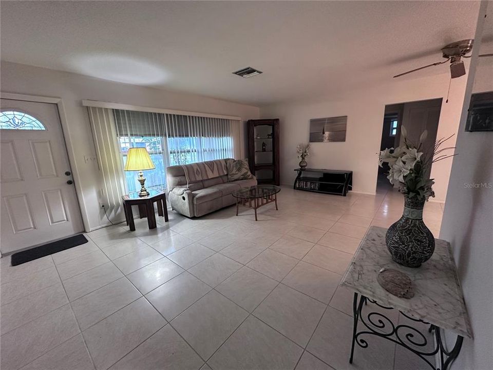 For Sale: $218,874 (2 beds, 2 baths, 1375 Square Feet)