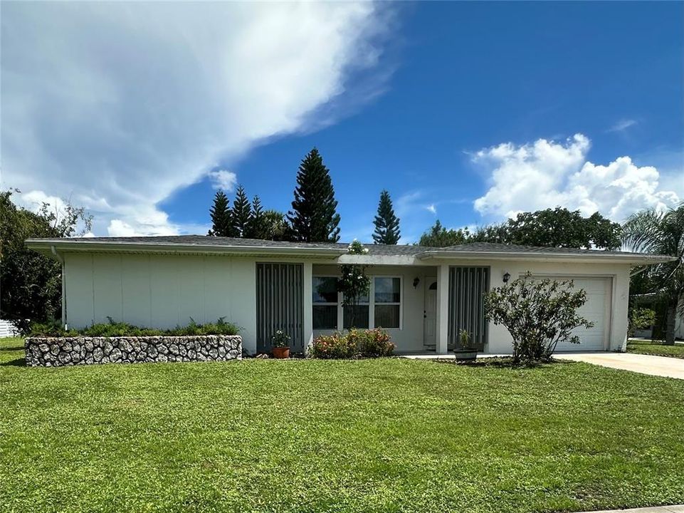 For Sale: $218,874 (2 beds, 2 baths, 1375 Square Feet)