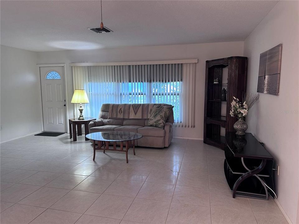 For Sale: $218,874 (2 beds, 2 baths, 1375 Square Feet)