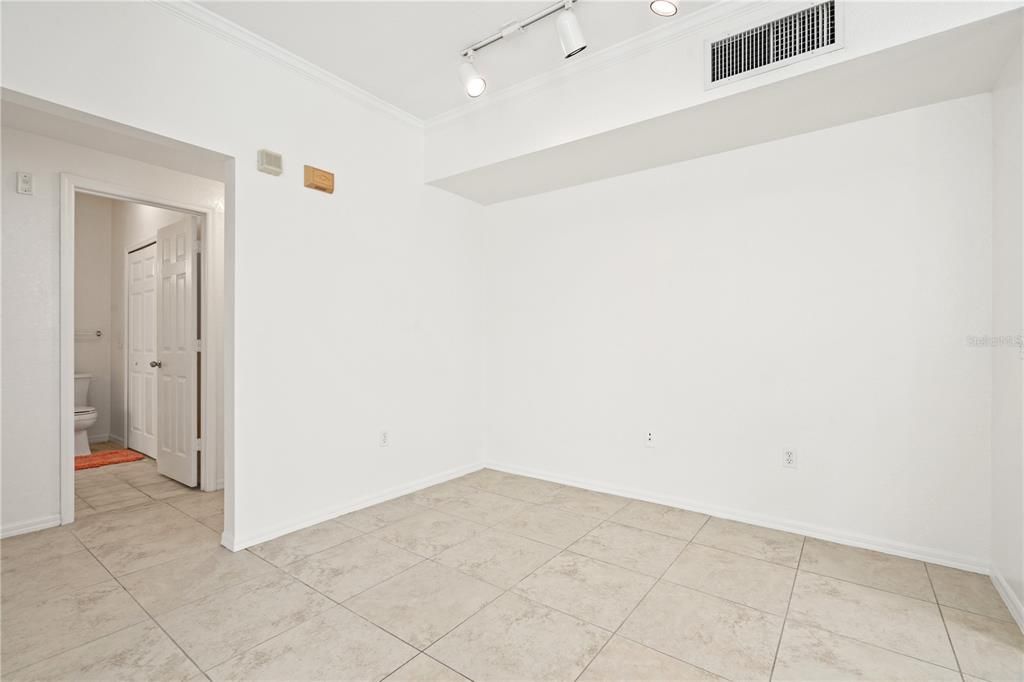 For Sale: $160,000 (2 beds, 2 baths, 1112 Square Feet)