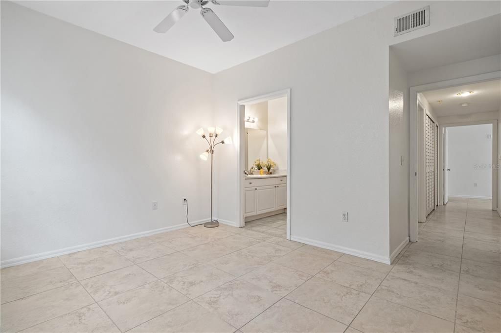For Sale: $160,000 (2 beds, 2 baths, 1112 Square Feet)