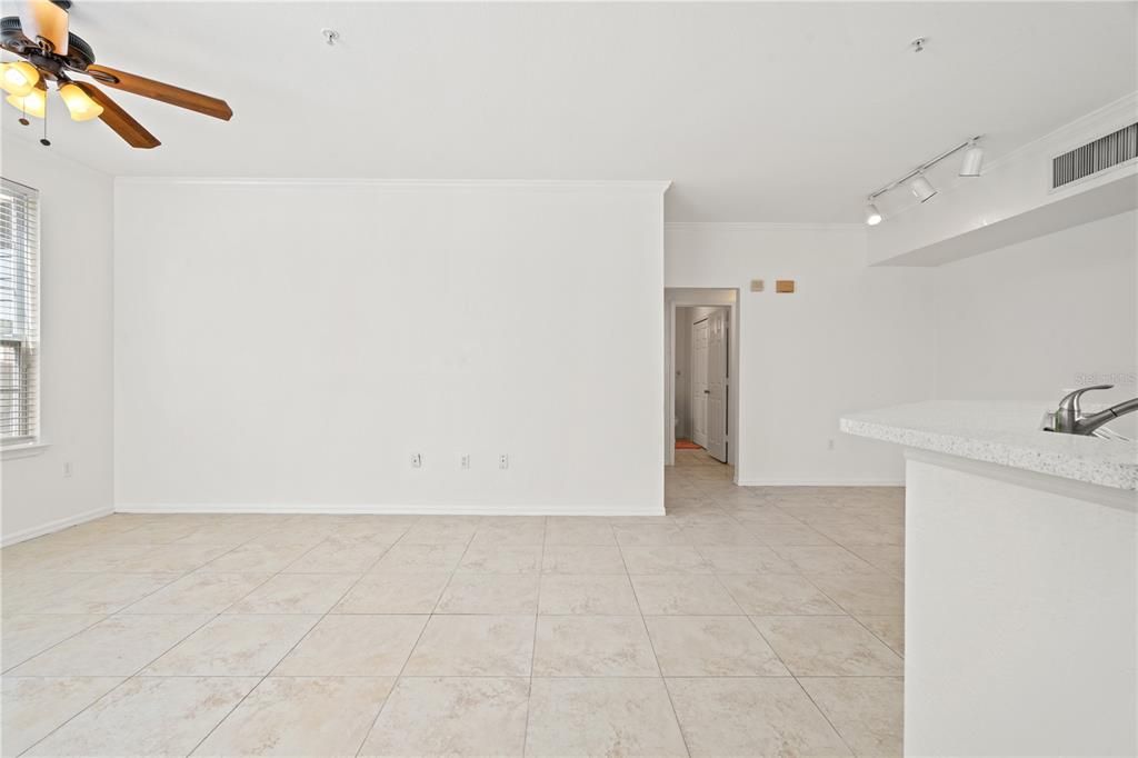 For Sale: $160,000 (2 beds, 2 baths, 1112 Square Feet)