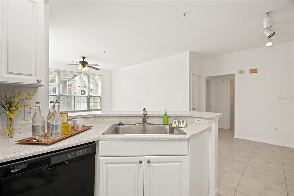 For Sale: $160,000 (2 beds, 2 baths, 1112 Square Feet)