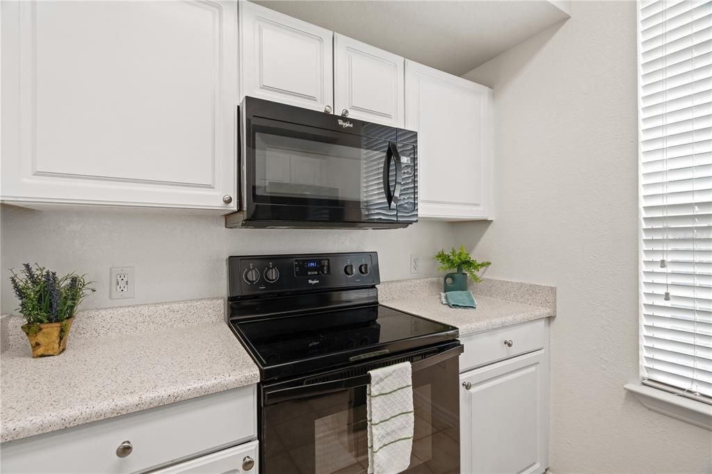 For Sale: $160,000 (2 beds, 2 baths, 1112 Square Feet)