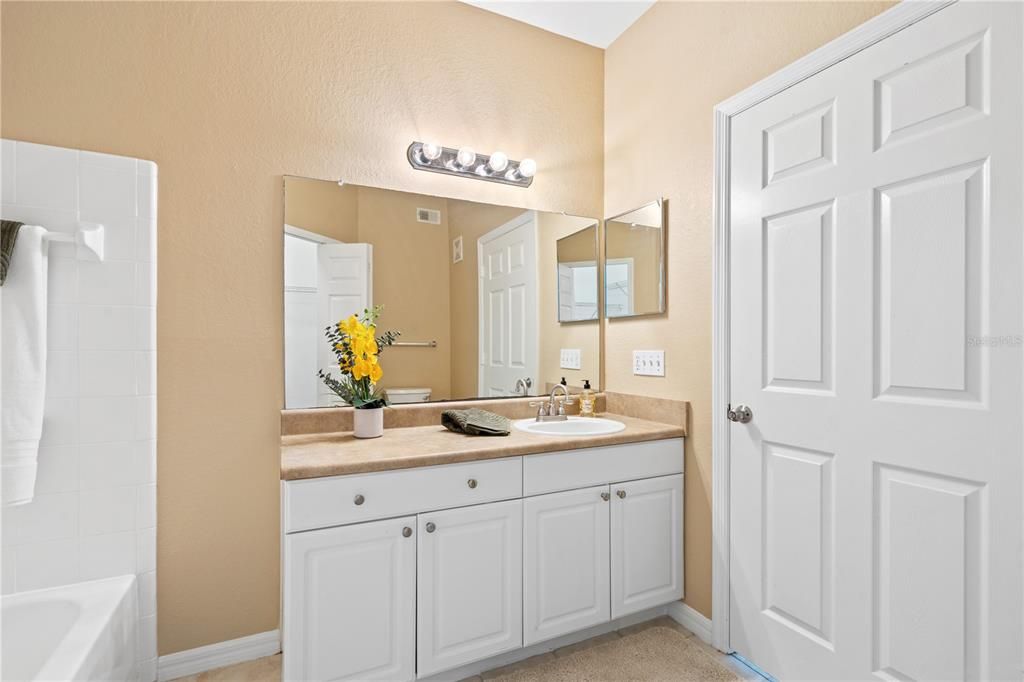 For Sale: $160,000 (2 beds, 2 baths, 1112 Square Feet)