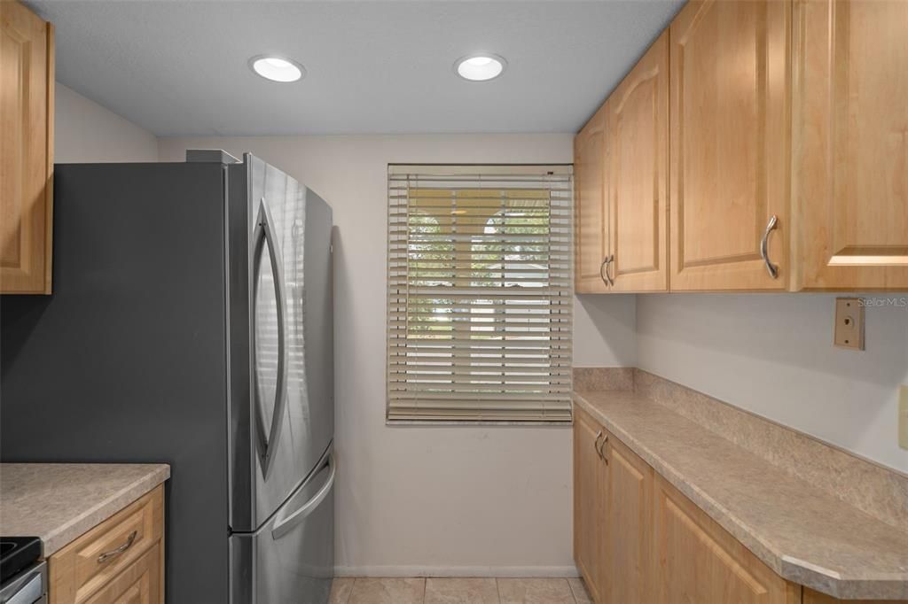 For Sale: $156,900 (2 beds, 2 baths, 935 Square Feet)