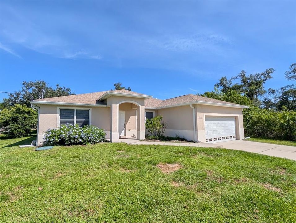 For Rent: $1,995 (3 beds, 2 baths, 1882 Square Feet)