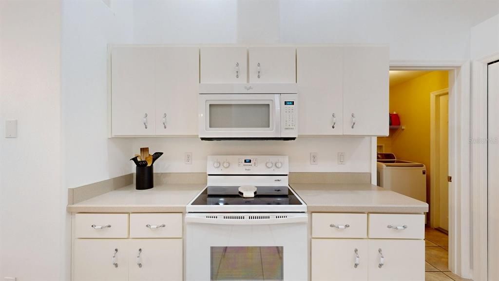 For Sale: $325,000 (3 beds, 2 baths, 1637 Square Feet)