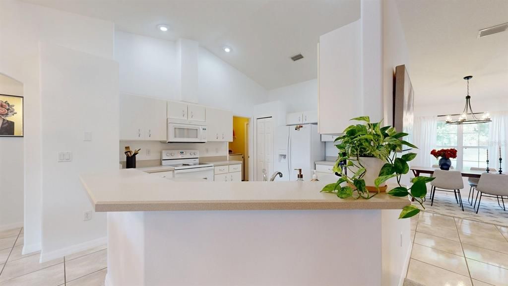 For Sale: $325,000 (3 beds, 2 baths, 1637 Square Feet)