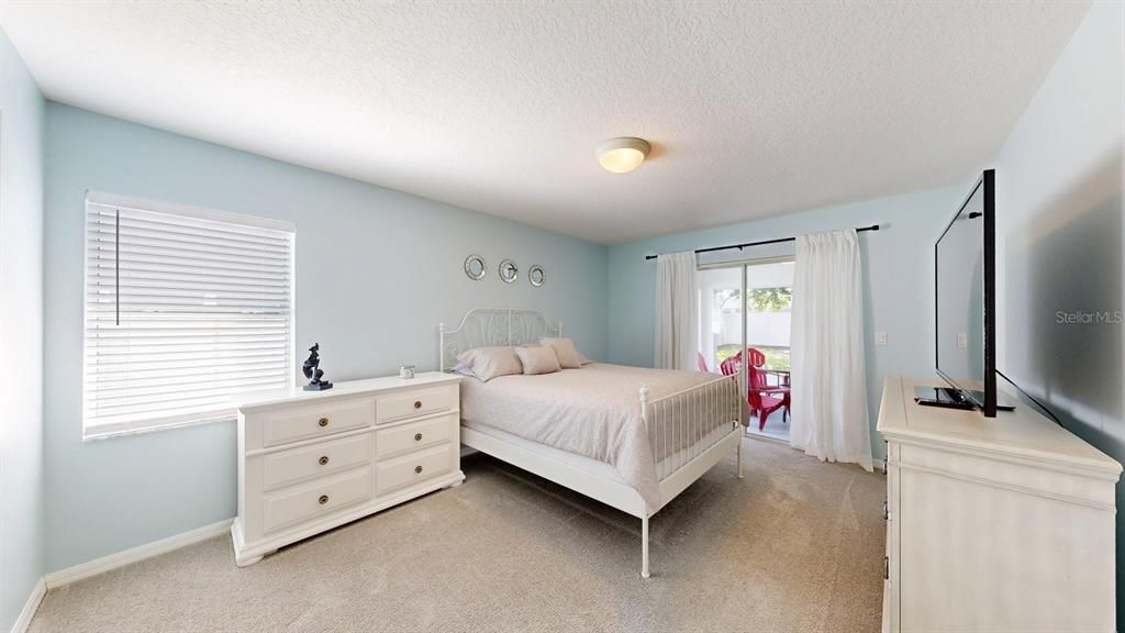 For Sale: $325,000 (3 beds, 2 baths, 1637 Square Feet)