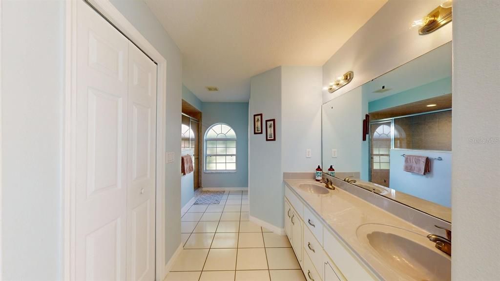 For Sale: $325,000 (3 beds, 2 baths, 1637 Square Feet)