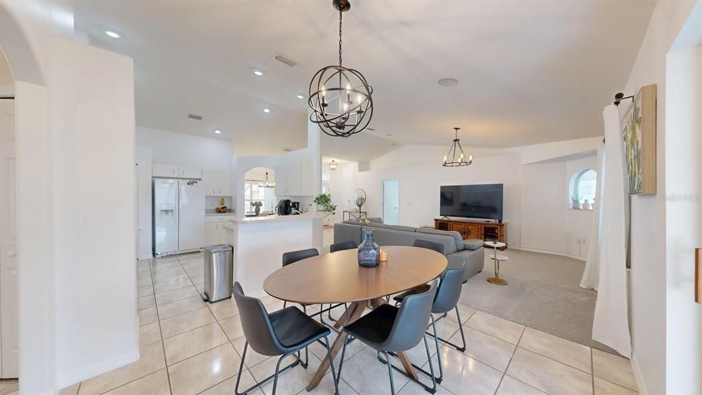 For Sale: $325,000 (3 beds, 2 baths, 1637 Square Feet)