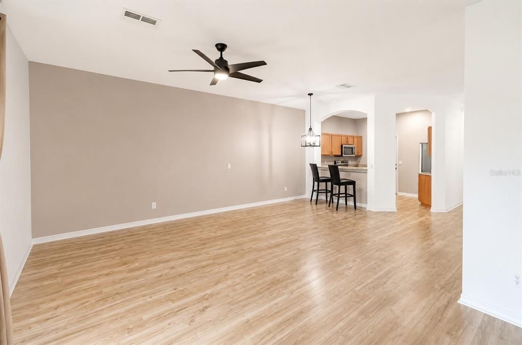 For Sale: $209,900 (2 beds, 2 baths, 1341 Square Feet)