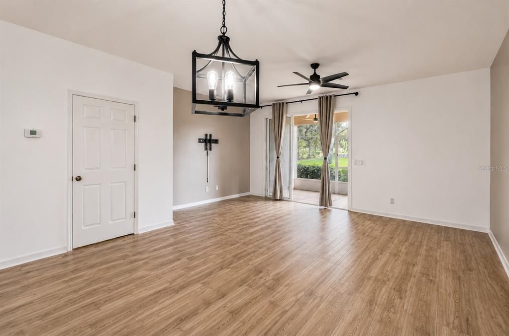 For Sale: $209,900 (2 beds, 2 baths, 1341 Square Feet)