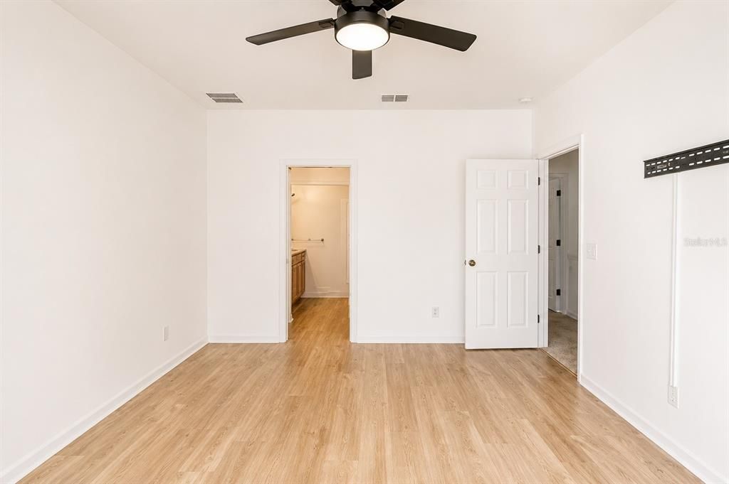 For Sale: $209,900 (2 beds, 2 baths, 1341 Square Feet)