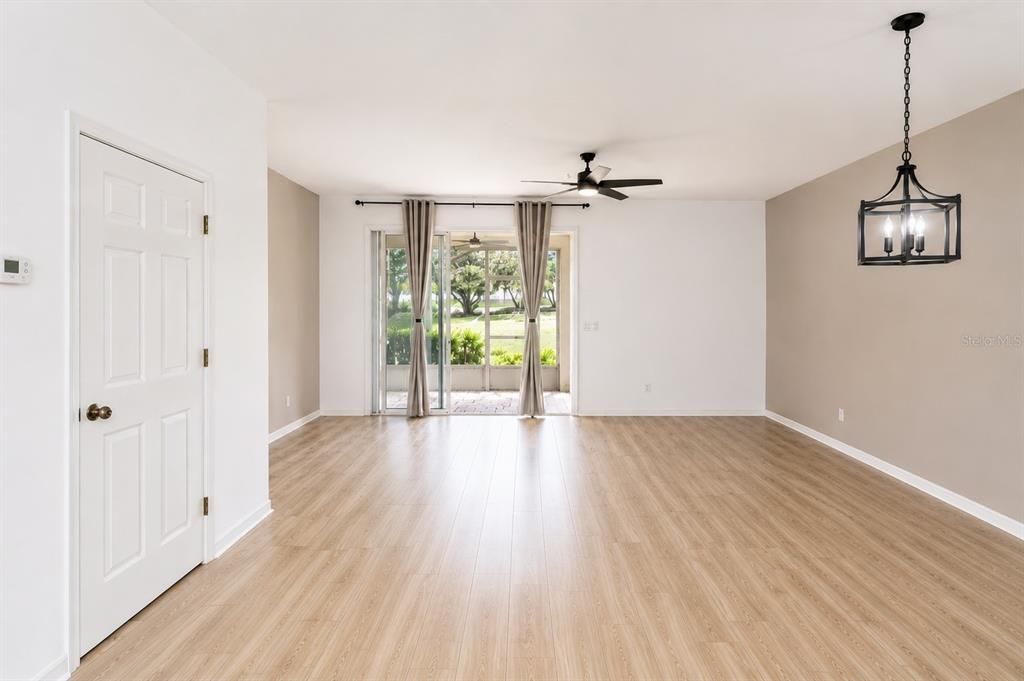 For Sale: $209,900 (2 beds, 2 baths, 1341 Square Feet)