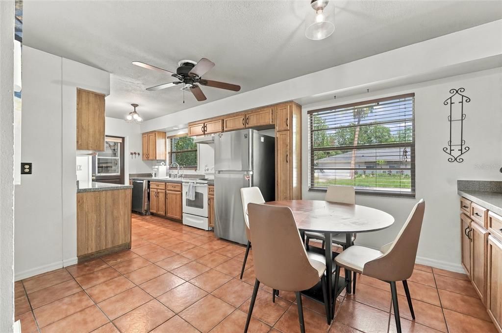 На продажу: $440,000 (3 спален, 2 ванн, 1736 Квадратных фут)