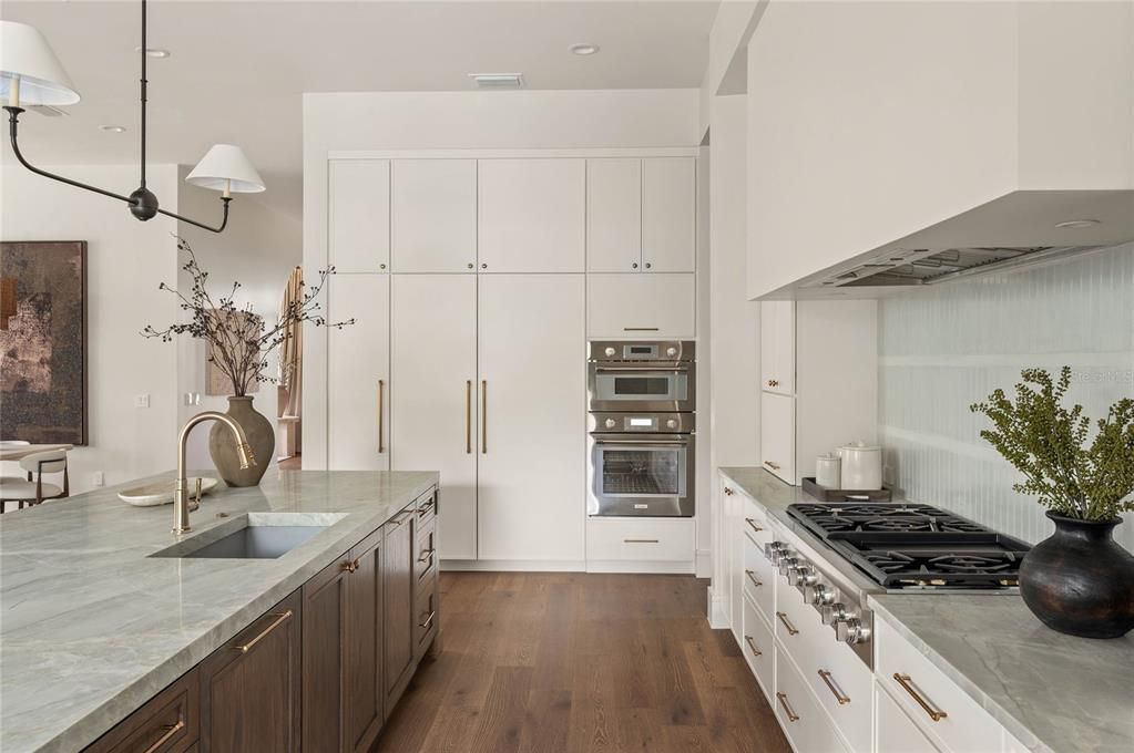 На продажу: $2,395,000 (5 спален, 4 ванн, 4024 Квадратных фут)