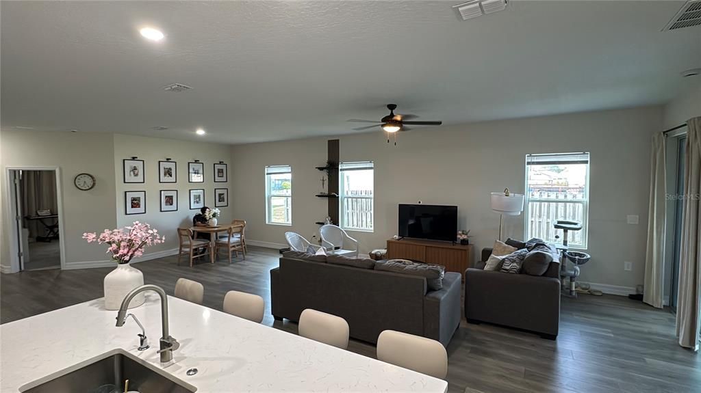 For Sale: $409,900 (4 beds, 3 baths, 2097 Square Feet)