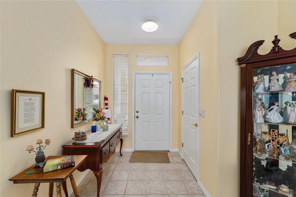 For Sale: $299,900 (2 beds, 2 baths, 1979 Square Feet)