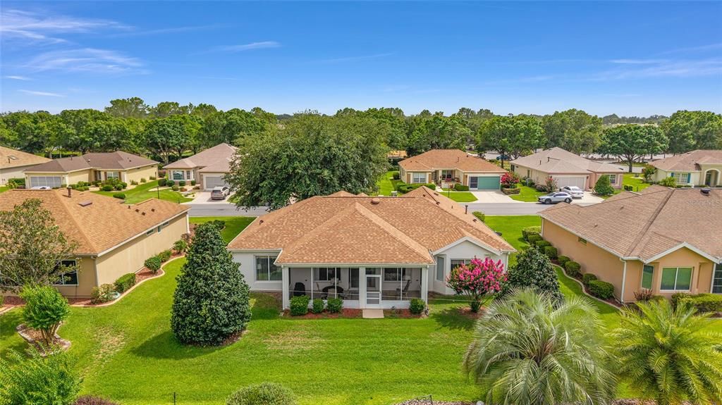 For Sale: $299,900 (2 beds, 2 baths, 1979 Square Feet)