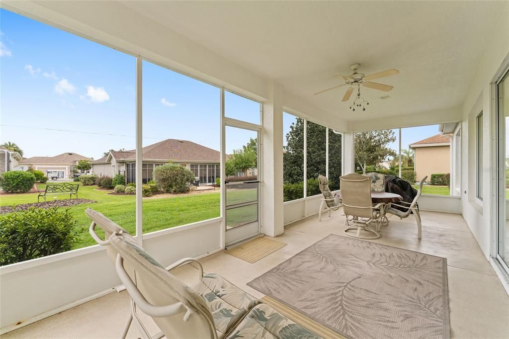 For Sale: $299,900 (2 beds, 2 baths, 1979 Square Feet)