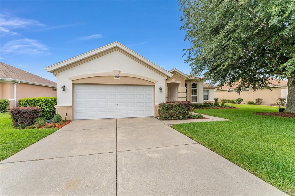 For Sale: $299,900 (2 beds, 2 baths, 1979 Square Feet)