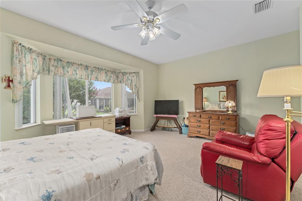 For Sale: $299,900 (2 beds, 2 baths, 1979 Square Feet)
