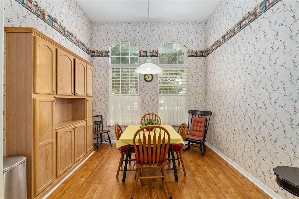 For Sale: $299,900 (2 beds, 2 baths, 1979 Square Feet)