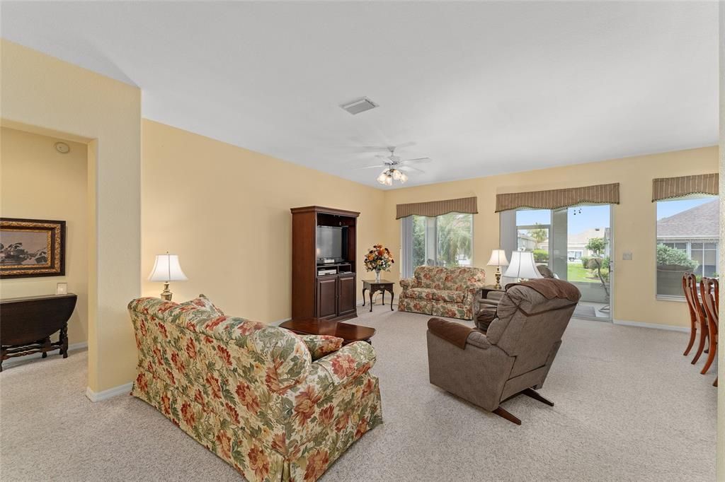 For Sale: $299,900 (2 beds, 2 baths, 1979 Square Feet)