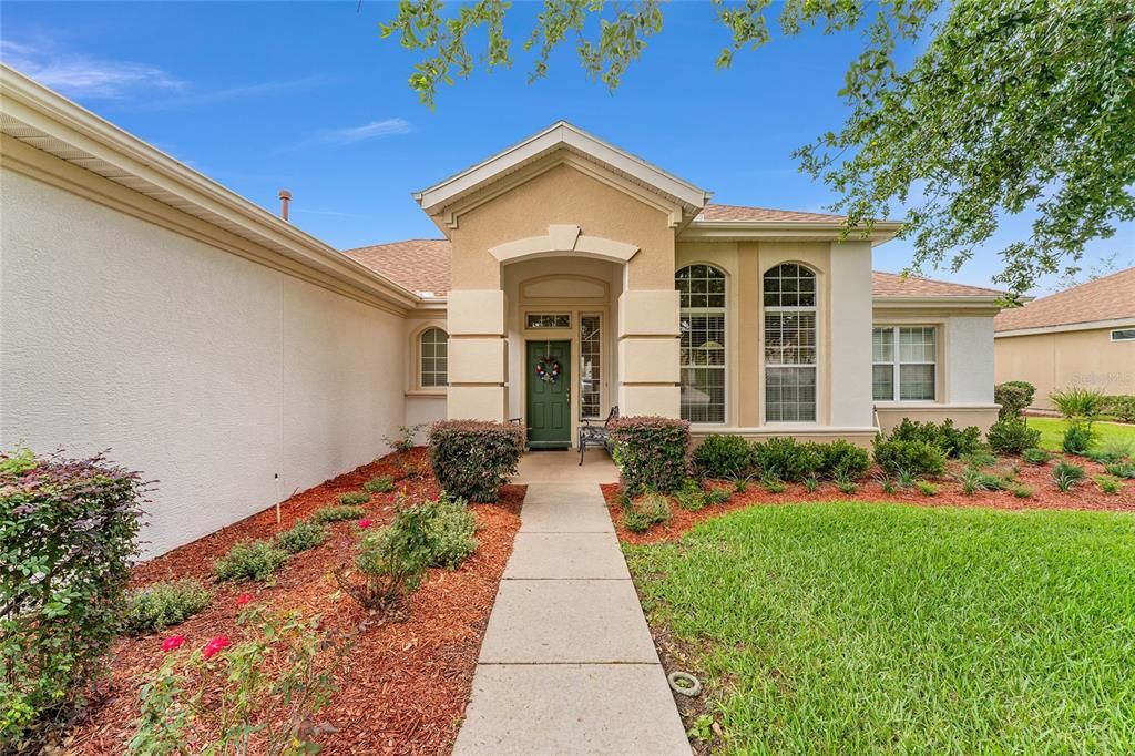For Sale: $299,900 (2 beds, 2 baths, 1979 Square Feet)