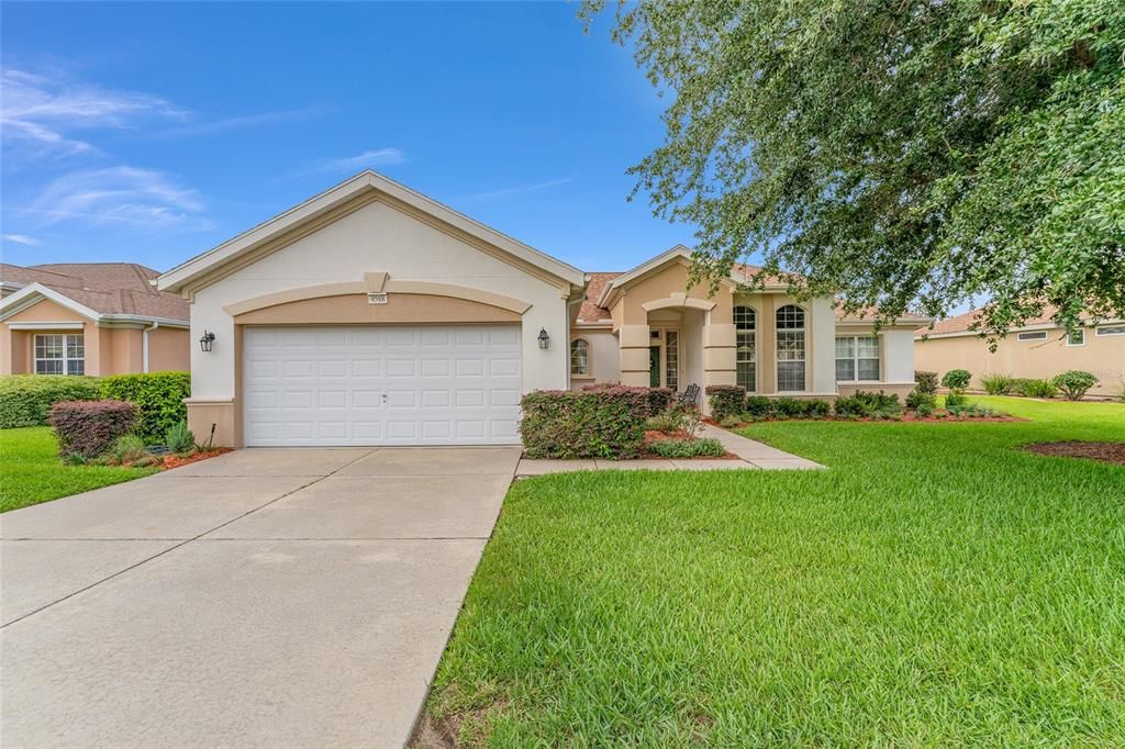 For Sale: $299,900 (2 beds, 2 baths, 1979 Square Feet)