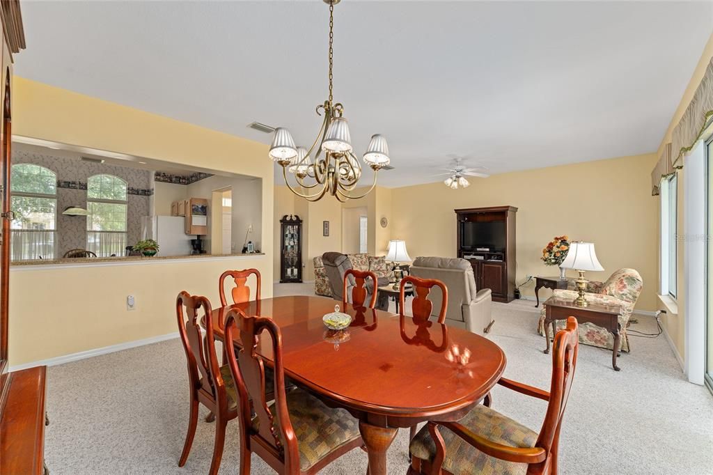 For Sale: $299,900 (2 beds, 2 baths, 1979 Square Feet)