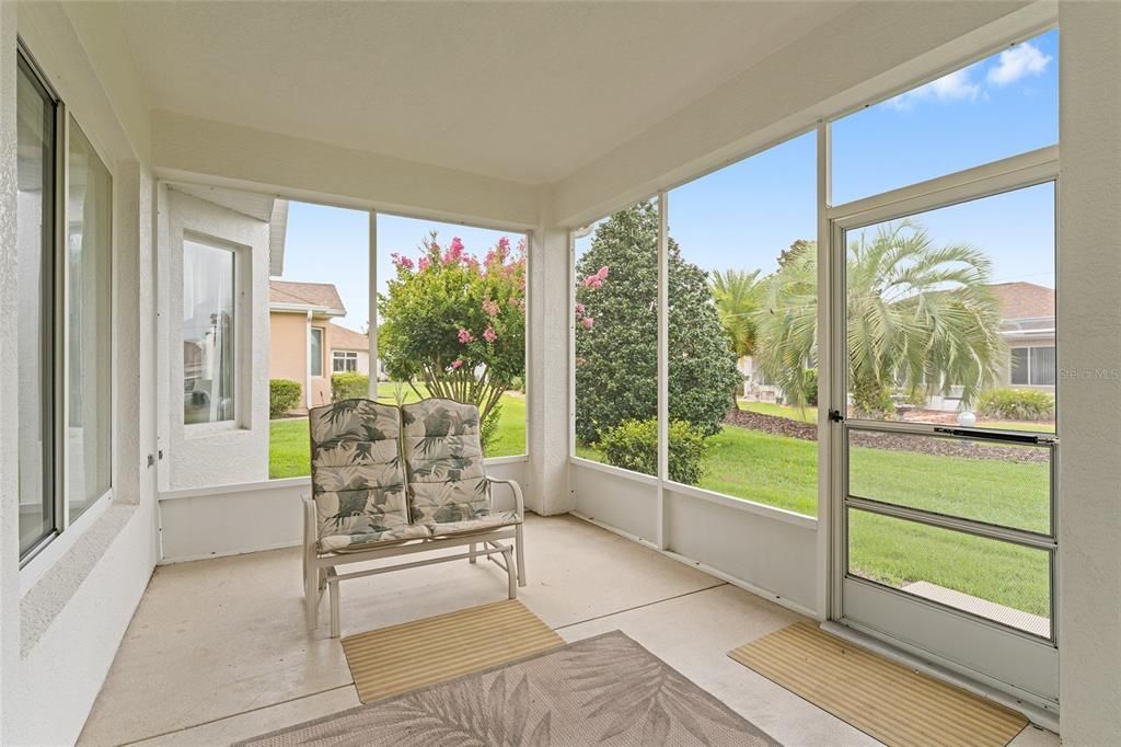 For Sale: $299,900 (2 beds, 2 baths, 1979 Square Feet)