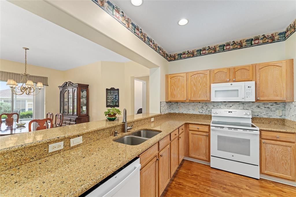 For Sale: $299,900 (2 beds, 2 baths, 1979 Square Feet)
