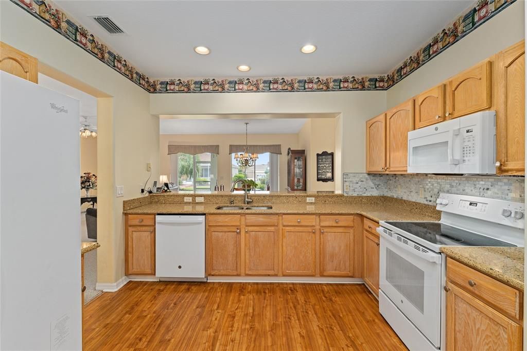 For Sale: $299,900 (2 beds, 2 baths, 1979 Square Feet)