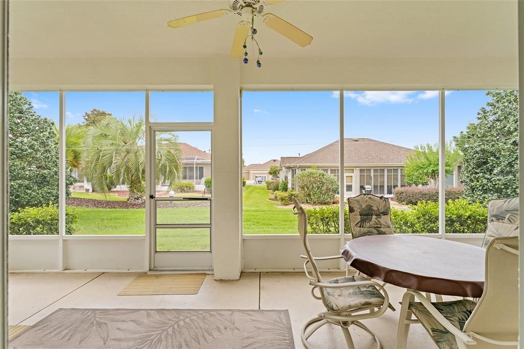 For Sale: $299,900 (2 beds, 2 baths, 1979 Square Feet)