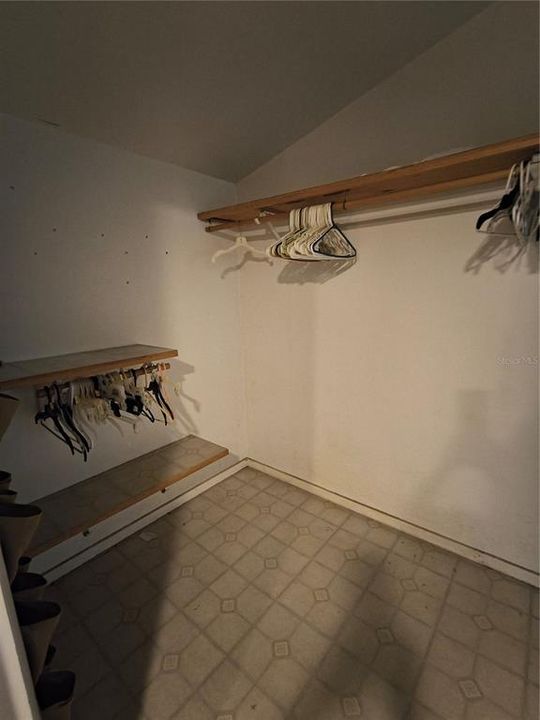 For Sale: $204,900 (2 beds, 2 baths, 986 Square Feet)