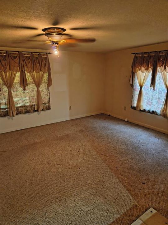 For Sale: $204,900 (2 beds, 2 baths, 986 Square Feet)