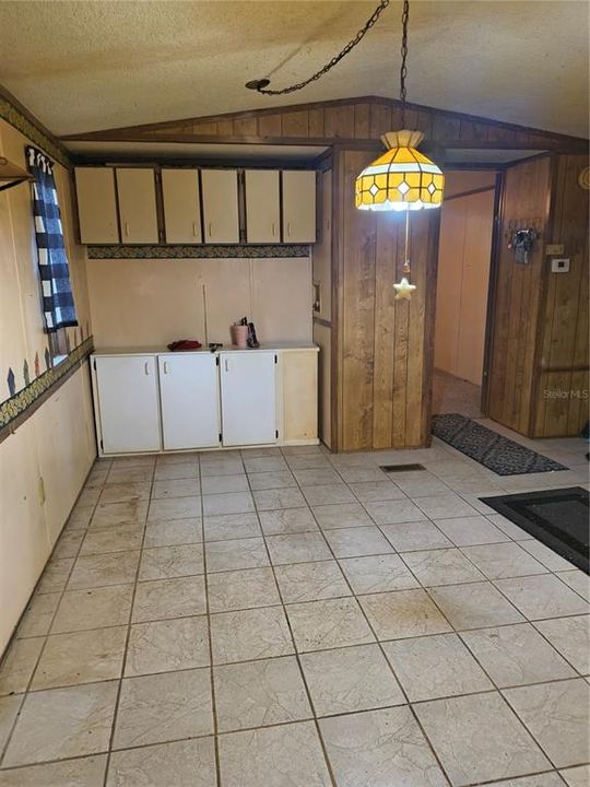 For Sale: $204,900 (2 beds, 2 baths, 986 Square Feet)
