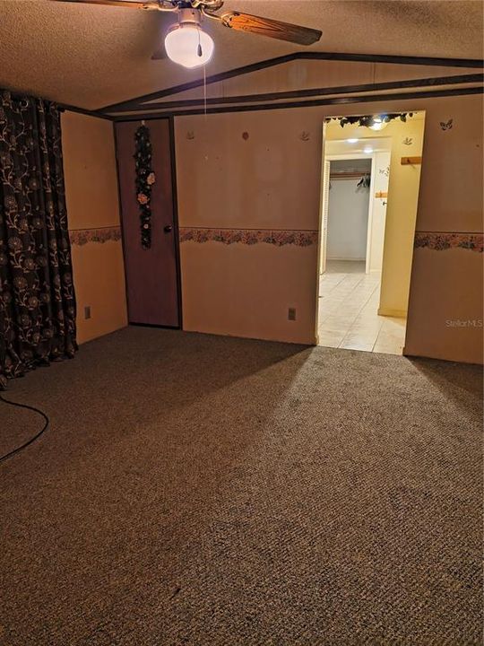 For Sale: $204,900 (2 beds, 2 baths, 986 Square Feet)