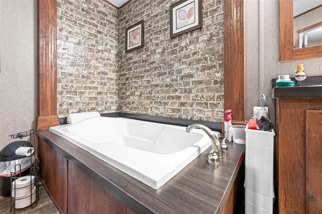 На продажу: $289,900 (4 спален, 2 ванн, 1560 Квадратных фут)