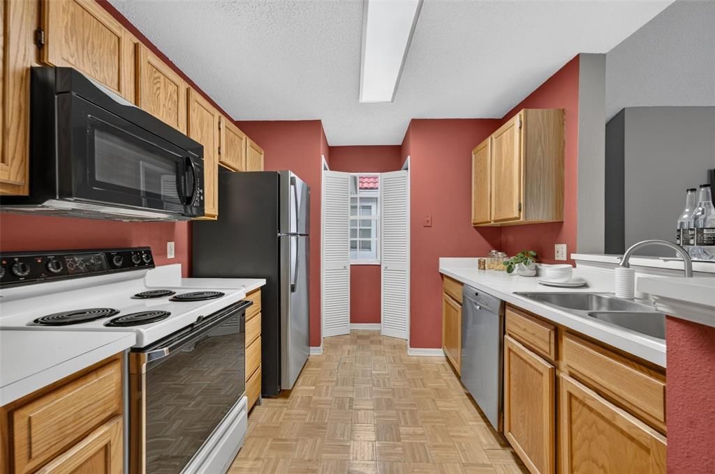 For Sale: $225,000 (3 beds, 2 baths, 1151 Square Feet)