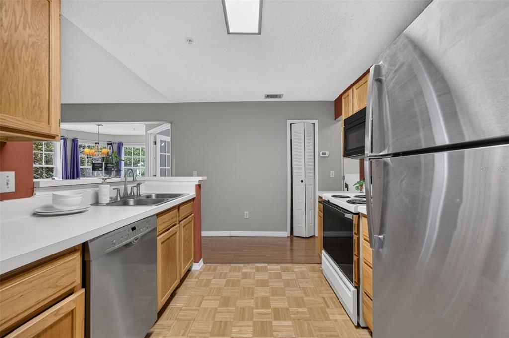 For Sale: $225,000 (3 beds, 2 baths, 1151 Square Feet)