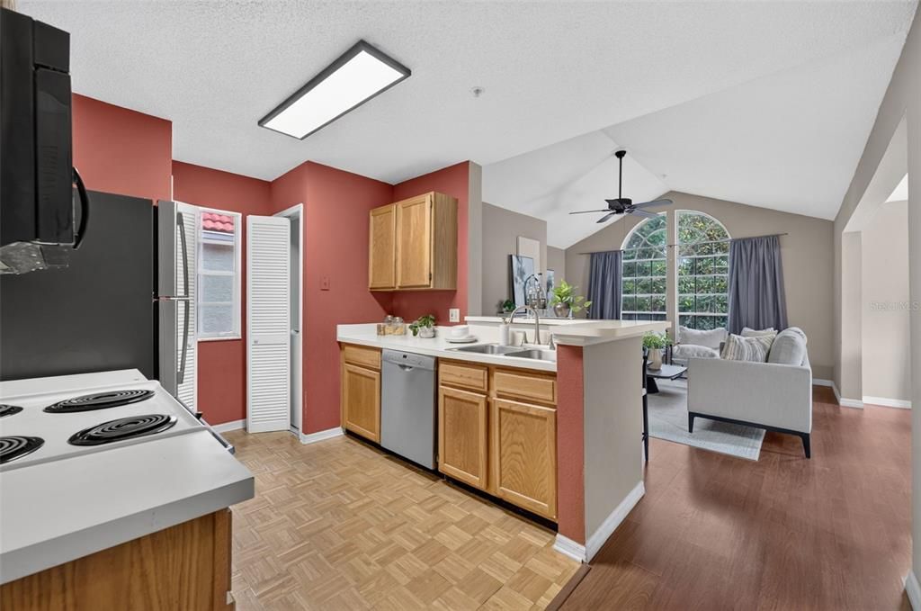For Sale: $225,000 (3 beds, 2 baths, 1151 Square Feet)