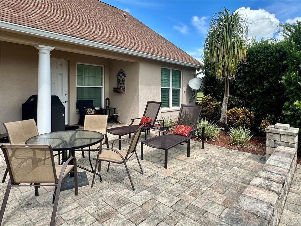 For Sale: $1,100,000 (3 beds, 2 baths, 1628 Square Feet)