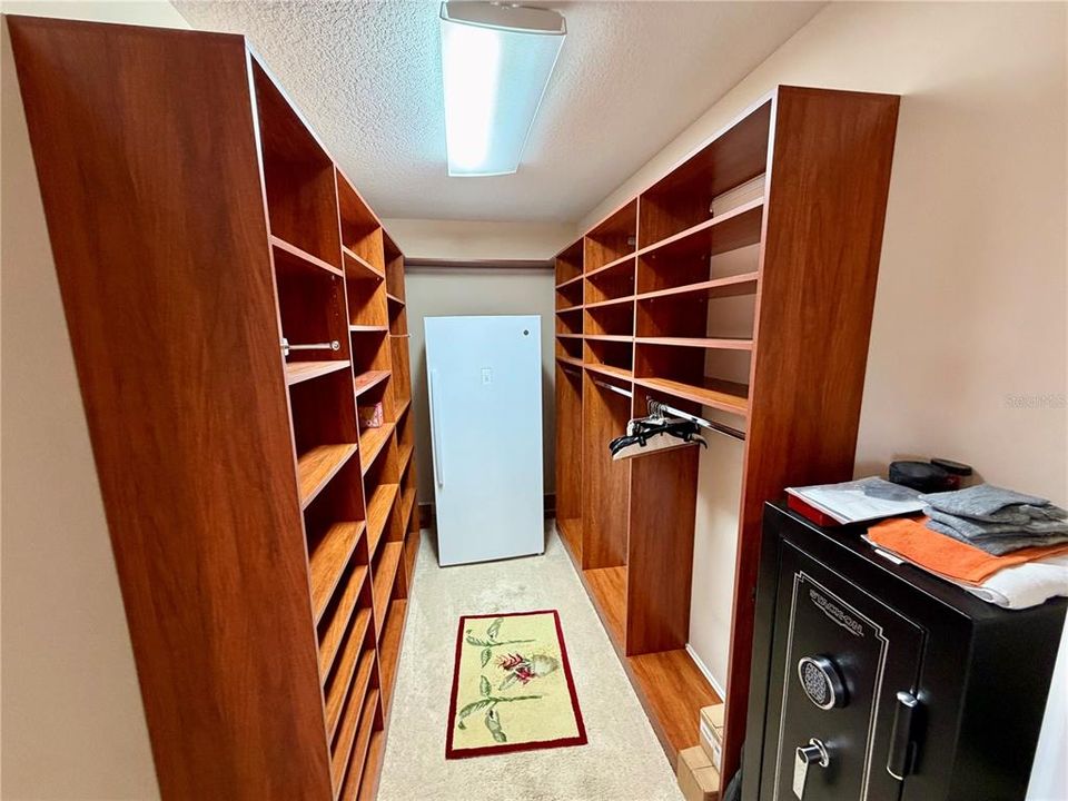 For Sale: $1,100,000 (3 beds, 2 baths, 1628 Square Feet)